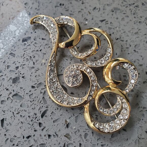 Signed Fifth Ave Collection Butler Clear Rhinestone Swirl Design Brooch Pin - Picture 3 of 9